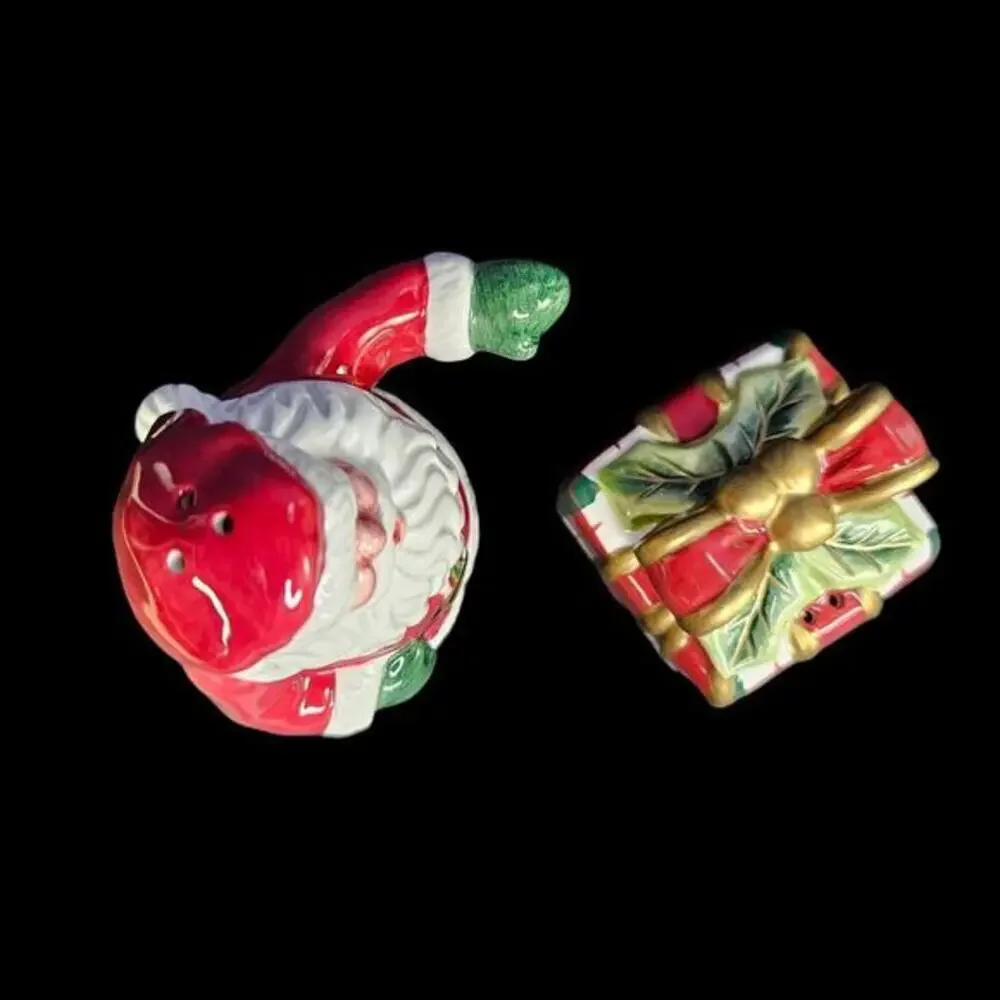 Fitz and Floyd Salt and Pepper Shakers Santa Claus Xmas Present Ceramic New READ